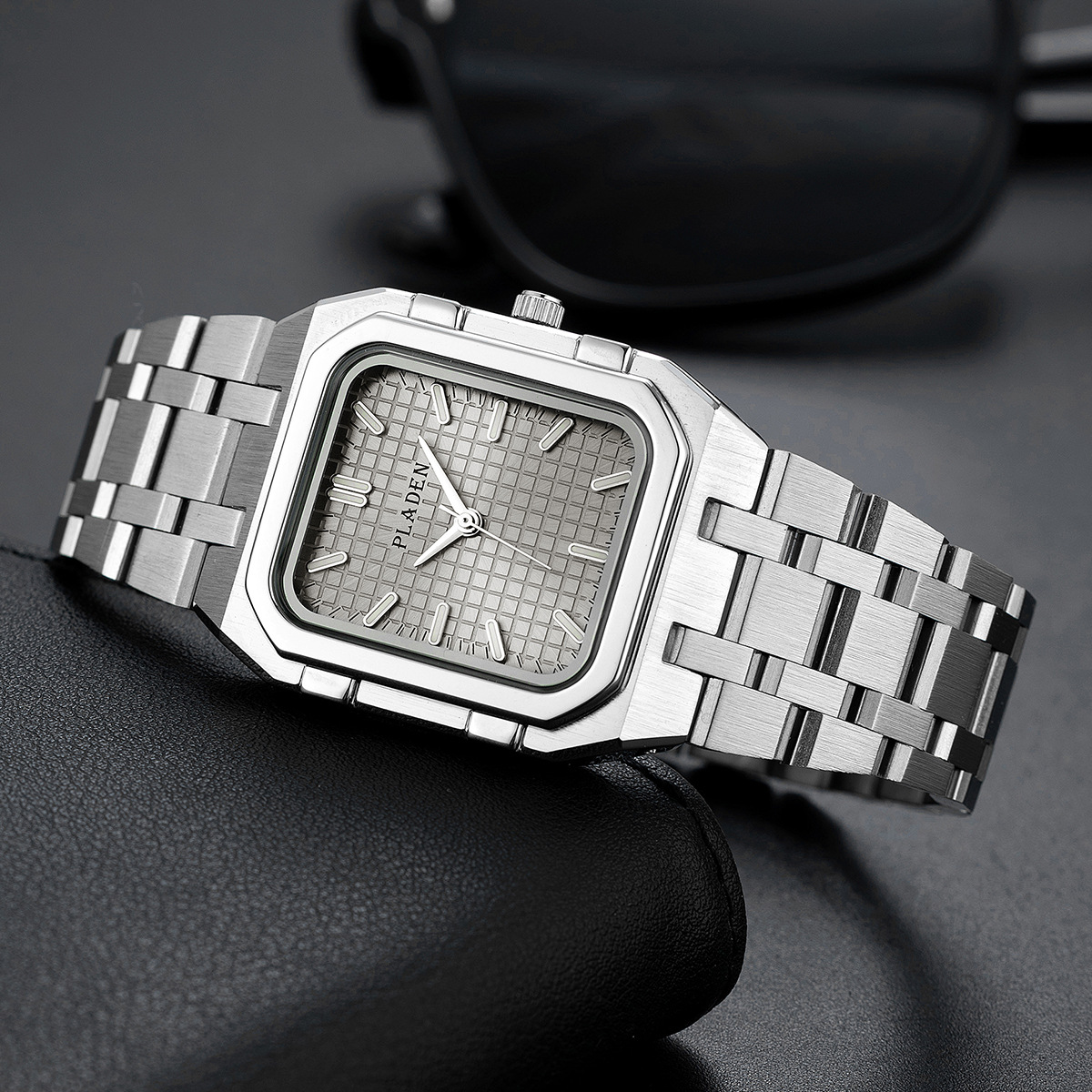 Orologi al quarzo da uomo di a - Luxury Watch Name recensione e prezzo